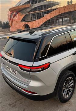 جیپ گراند شیرۆکی